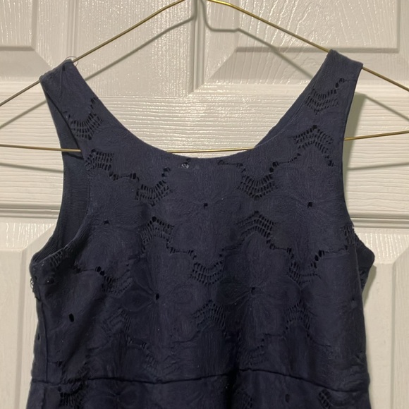 - Children’s place 7/8 girls sleeveless dress navy blue floral lace - Picture 2 of 7